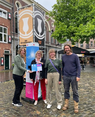 250524 Schiedam eerste in regio met Smeerpaal op de Grote Markt 2